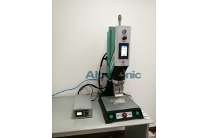 Ultrasonic plastic welder