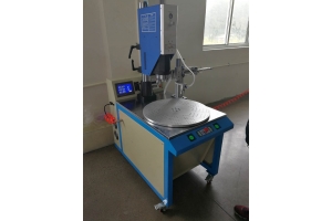 Ultrasonic plastic welder