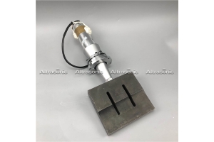 ultrasonic transducer with booser