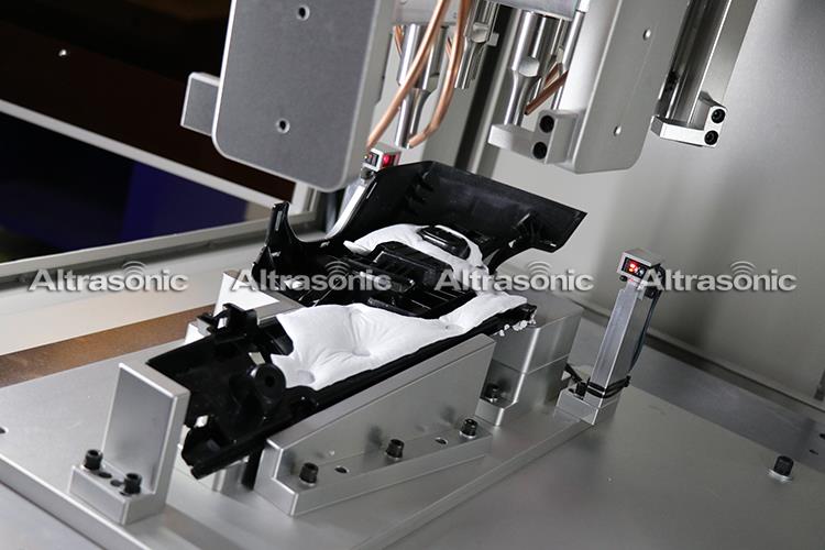 Ultrasonic Smart Card Welding